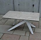 1 KERAMIČNA MIZA 90 X 160/200/240 BELA STRUKTURA SIVA PLOŠČA